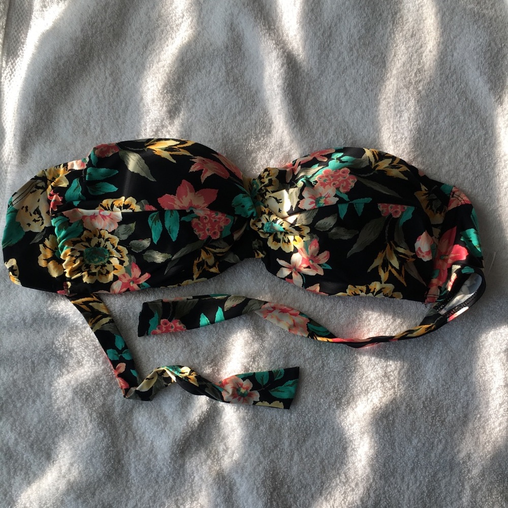 Skye || Floral Bikini Top